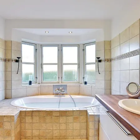 Vakantiehuis Four-bedroom Holiday In